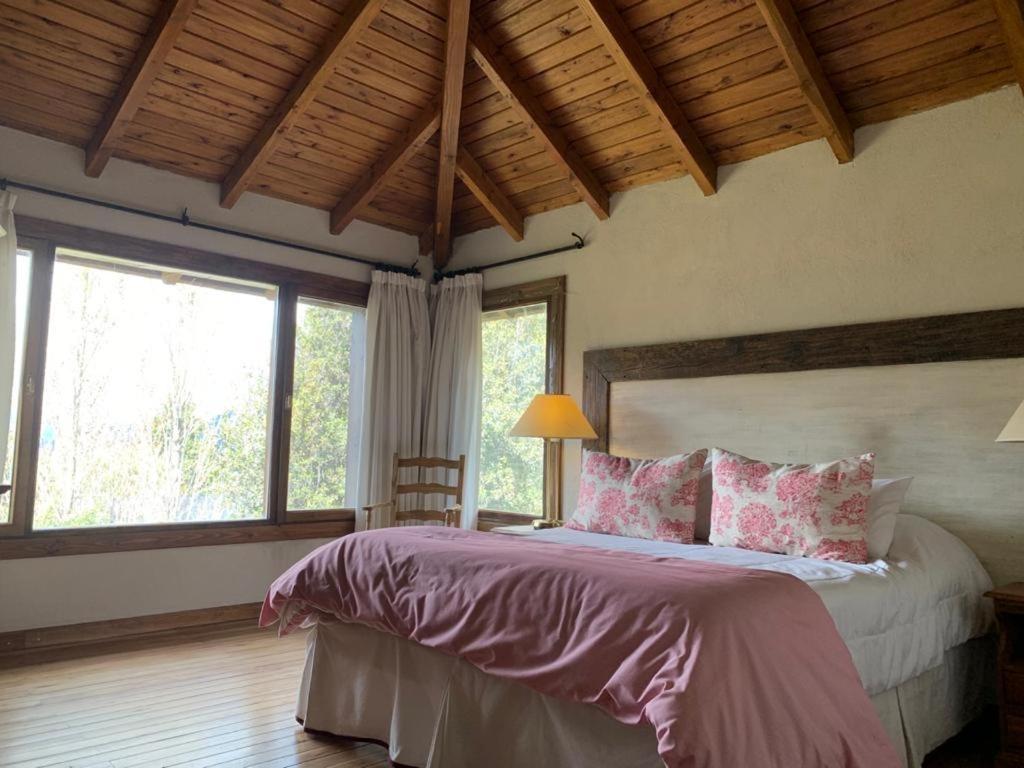 Arelauquen Bungalows&Suites San Carlos de Bariloche Bagian luar foto