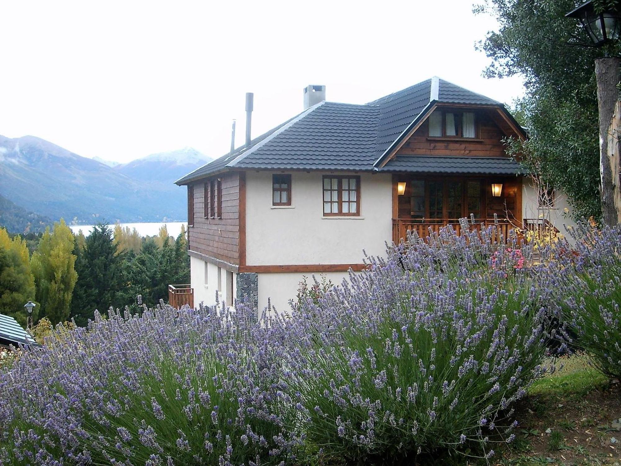 Arelauquen Bungalows&Suites San Carlos de Bariloche Bagian luar foto