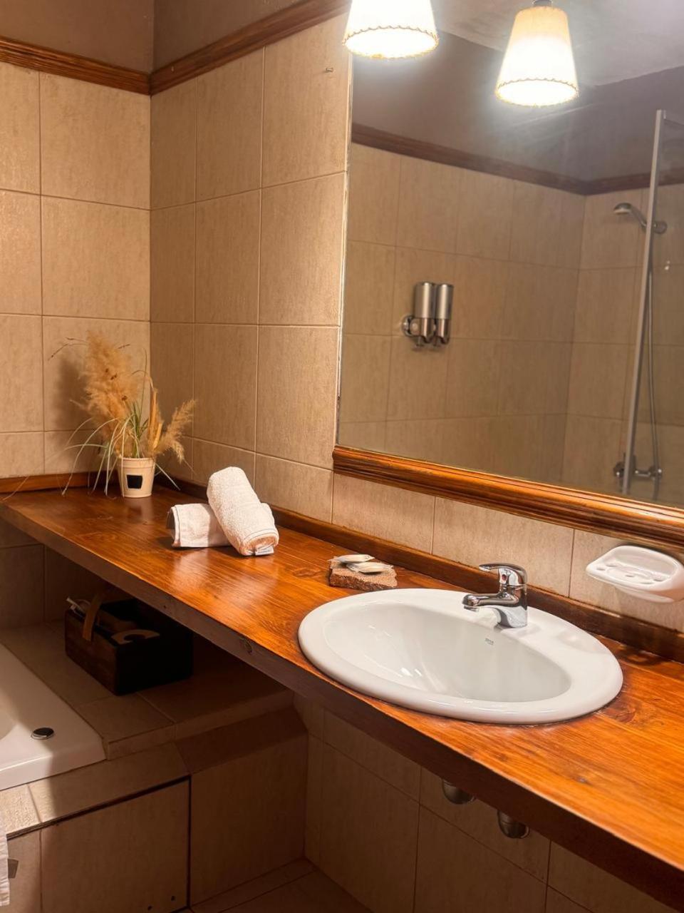 Arelauquen Bungalows&Suites San Carlos de Bariloche Bagian luar foto